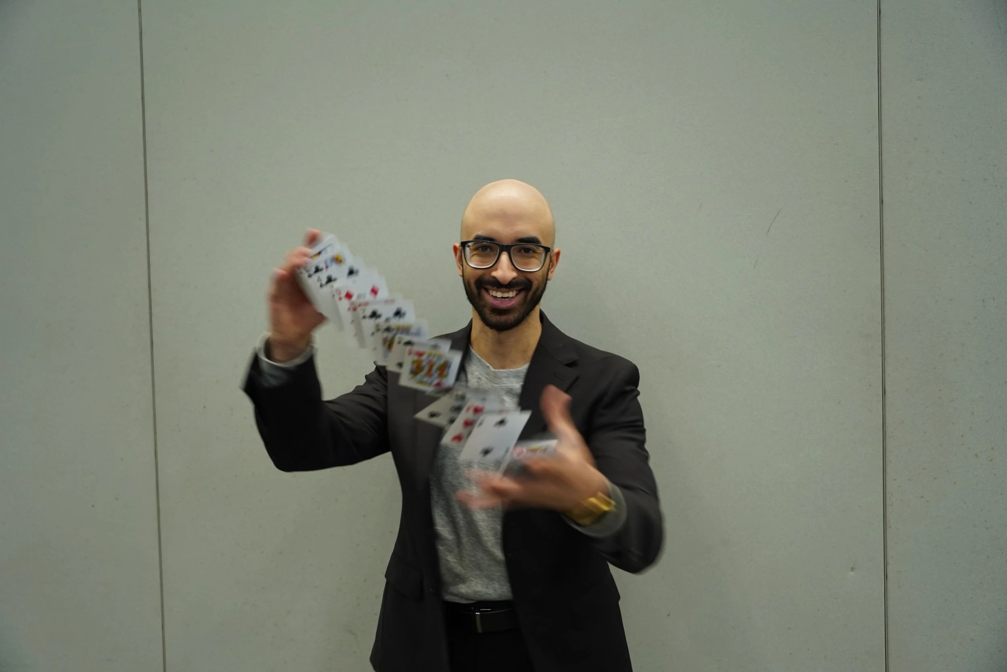 Corporate Magician Boston That Engages and Entertains | Magician Peter